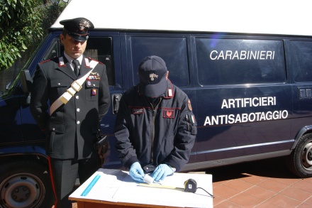 arrestati dai carabinieri con ordigno artificiale ad alto potenziale!