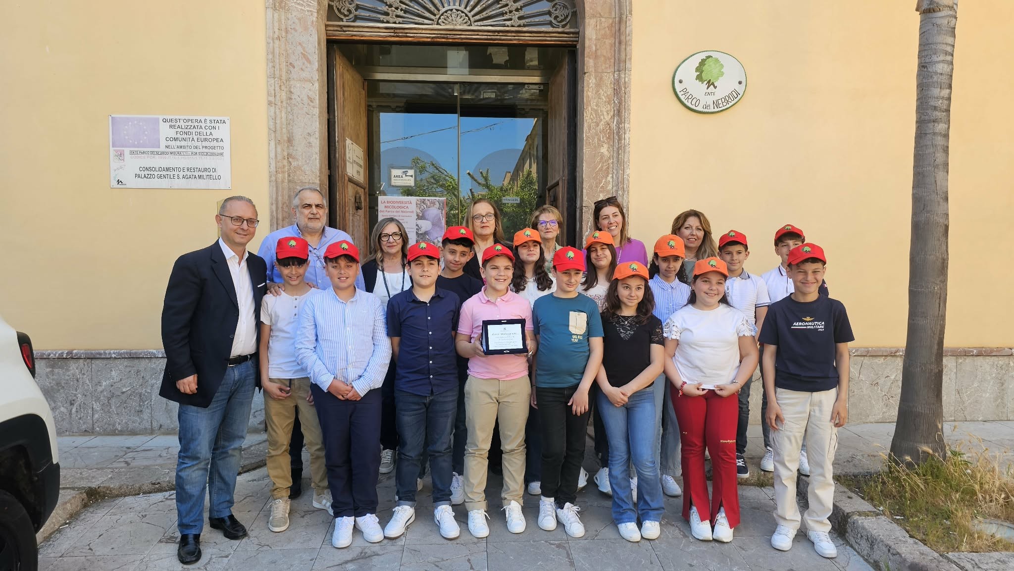 carta per la tutela e cura del bosco di caronia. il presidente barbuzza premia gli studenti dell�istituto di caronia